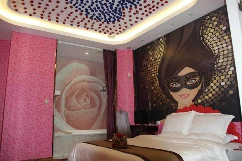 Art Hotel Vienna- Luoyang Луоян Екстериор снимка